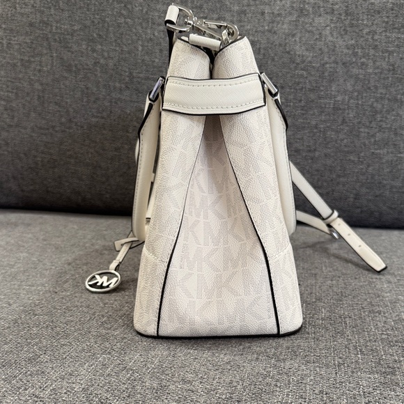 Michael Kors Monogram White Satchel - Picture 2 of 11